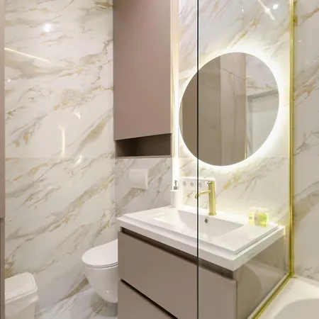 Petrovdom Luxury 11-240 With Jacuzzi In Rc Pechersk Plaza Kiew