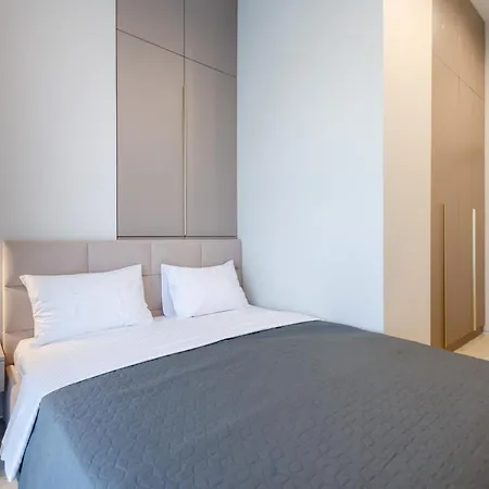 Petrovdom Luxury 11-240 With Jacuzzi In Rc Pechersk Plaza Apartment *