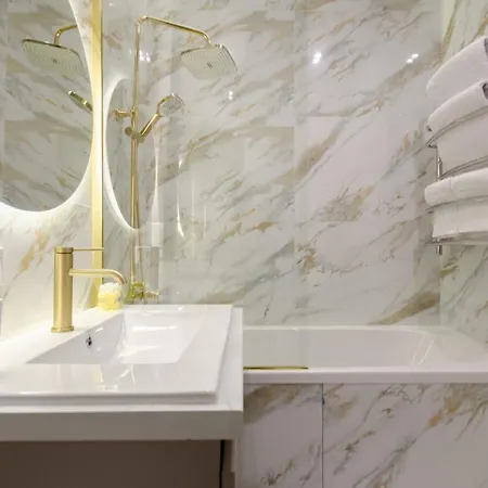 Petrovdom Luxury 11-240 With Jacuzzi In Rc Pechersk Plaza Kiew