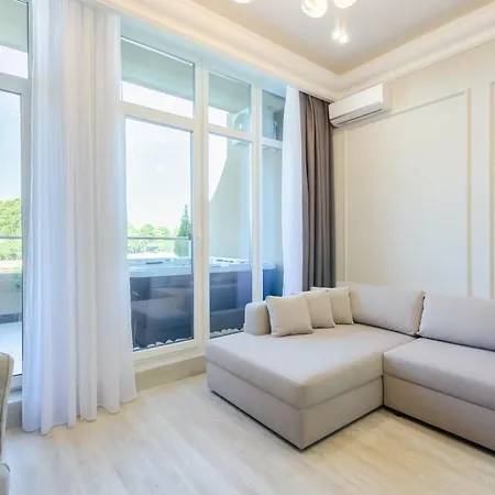 Petrovdom Luxury 11-240 With Jacuzzi In Rc Pechersk Plaza Apartment Kiew