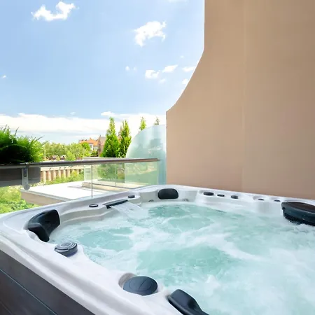 Petrovdom Luxury 11-240 With Jacuzzi In Rc Pechersk Plaza Apartment *