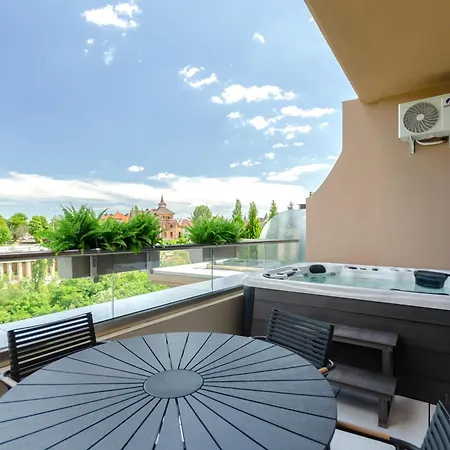 Petrovdom Luxury 11-240 With Jacuzzi In Rc Pechersk Plaza Apartment Kiew